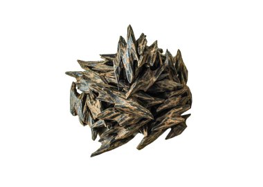 Saf Arap ahşap yongaları beyaz zemin üzerinde izole Arap geleneksel tütsü Bakhoor