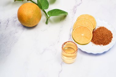 Acı biberli Mezcal shot, Meksika geleneksel içeceği.