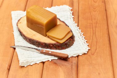 Geleneksel ayva peyniri reçeli. Geleneksel yöntemlerle yapılır..