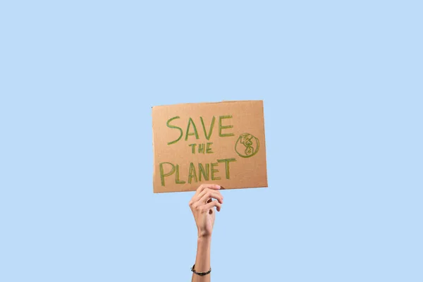 Mano Sosteniendo Cartel Cartón Con Salvar Planeta Escrito — Foto de Stock