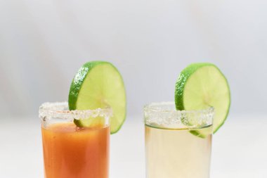 Sangrita ve tekila ile tekila shot. Meksika tekila için aperatif.