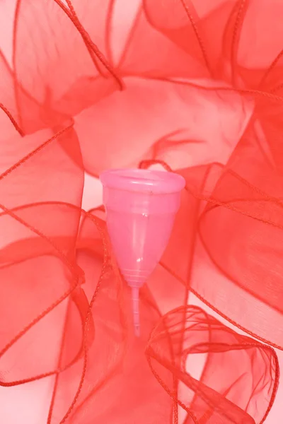 Copa Menstrual Rosa Sobre Fondo Rosa Decorado Con Cinta Roja — Foto de Stock