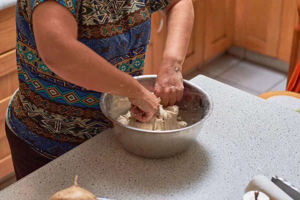 Mulher Mexicana Preparando Massa Milho Uma Forma Tradicional — Fotografia de Stock