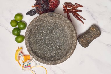 Meksika yemek pişirme arka planı ve boş kesim tahtası