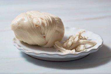 Meksika, Quesillo de Oaxaca adında bir peynir topu..