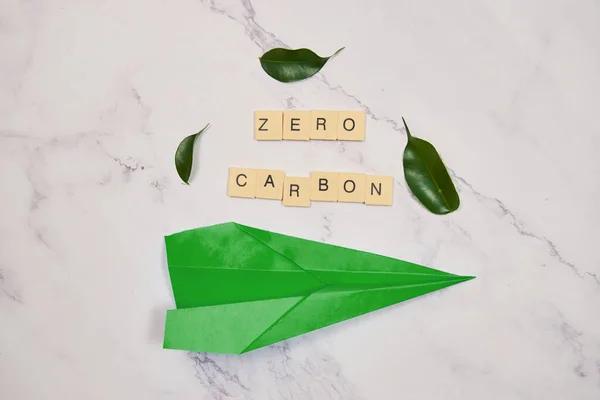 Karbon Nötr Sürdürülebilir Geliştirme Kavramı Kağıt Uçakla — Stok fotoğraf