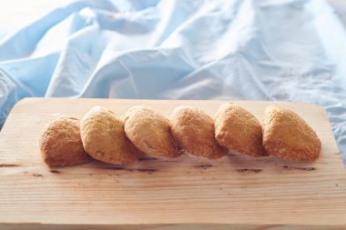 Ev yapımı dolgulu dulce de leche Sweet Empanadas