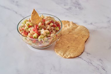 Ceviche Tostada, bir Latin Amerika yemeği..