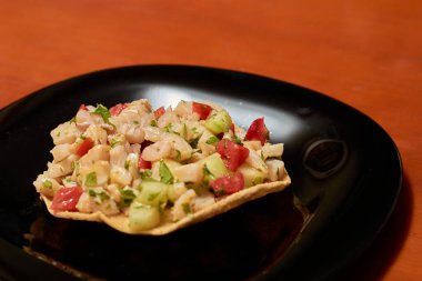 Ceviche Tostada, bir Latin Amerika yemeği..