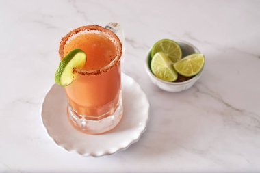 Michelada, Meksika alkollü bira, limon suyu, domates suyu.