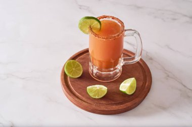 Michelada, Meksika alkollü bira, limon suyu, domates suyu.