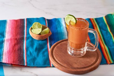 Michelada, Meksika alkollü bira, limon suyu, domates suyu.