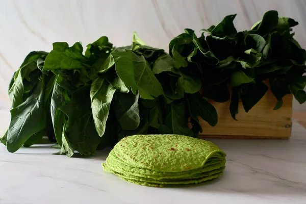 Tortilhas Verdes Com Espinafre Redondo Vazia Tortilla Flatbreads Para Envoltórios — Fotografia de Stock