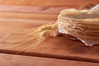 Burrito için ev yapımı buğday unu tortilla paketleri.