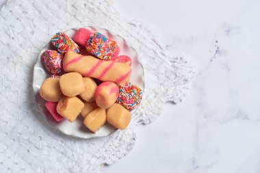 Tabakta jamoncillo seti, tipik Meksika şekeri..