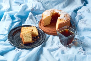 Kremalı turuncu kek.