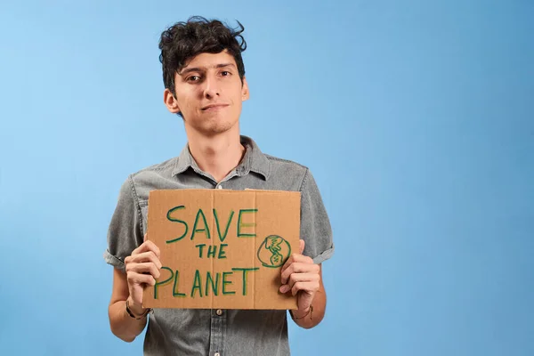 Joven Serio Con Signo Salvar Planeta Aislado Concepto Cambio Climático — Foto de Stock