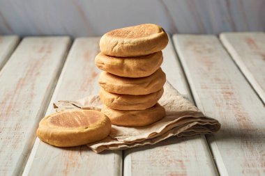 Meksika sokak tatlıları, bir yığın Gordita de Nata..