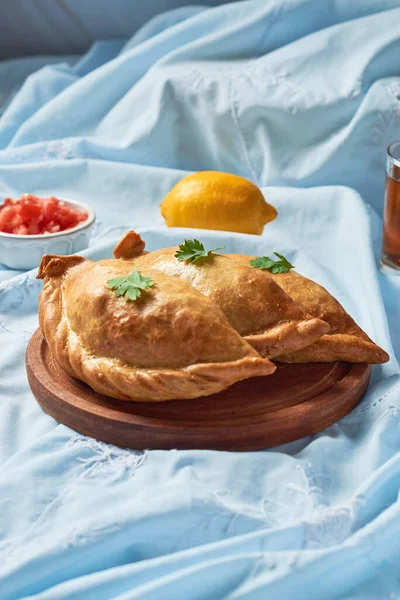 Traditional Argentinian Baked Empanadas Wooden Plate — Stock Photo, Image