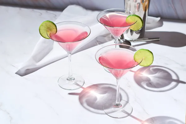 Cocktail Cosmopolit Alcoolic — Fotografie, imagine de stoc