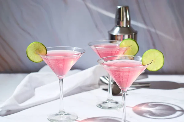 Refreshing Cold Pink Cosmopolitan Cocktail Vodka Cranberry — Stock Photo, Image