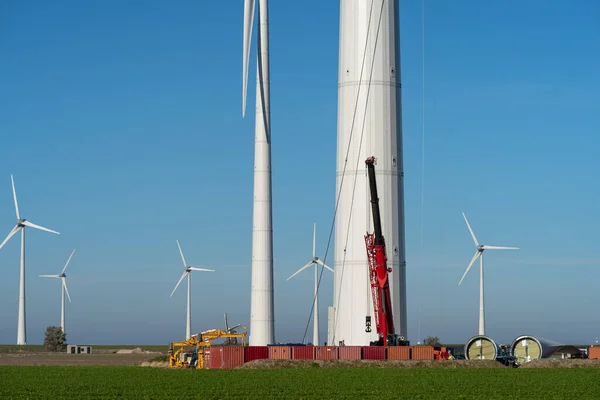 Nowe Turbiny Wiatrowe Budowane Niderlandach Podczas Transformacji Energetyki — Zdjęcie stockowe