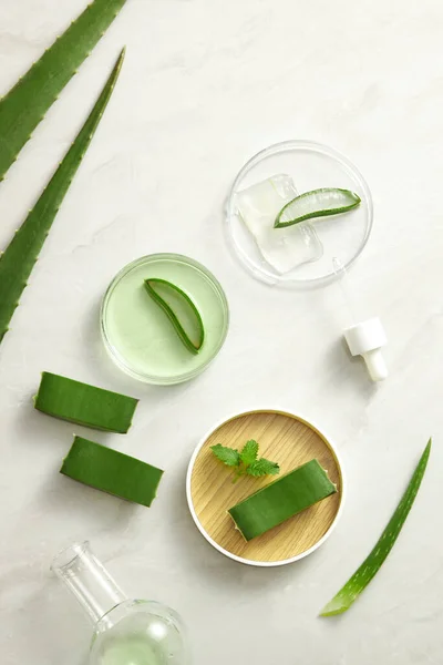 Aloe Vera Extrahera Forskning Laboratorium Med Petriskål Dropper Vit Bakgrund — Stockfoto