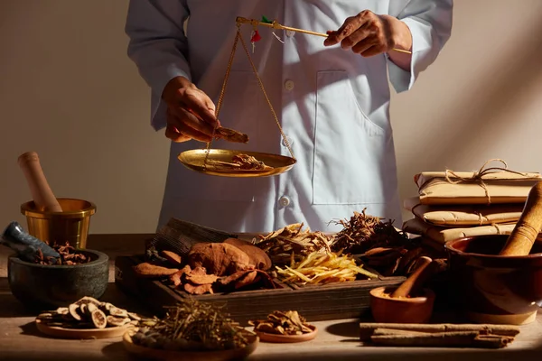 Medicina Tradizionale Cinese Con Erbe Spezie Sfondo Legno Marrone Medico — Foto Stock