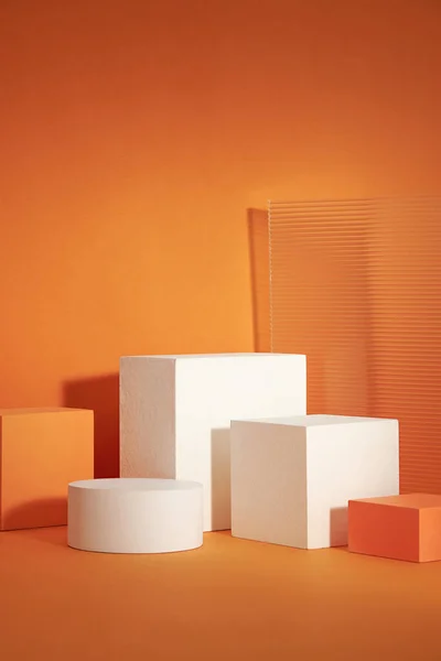 Vorderansicht Des Weißen Und Orangen Podiums Auf Orangefarbenem Hintergrund Für — Stockfoto