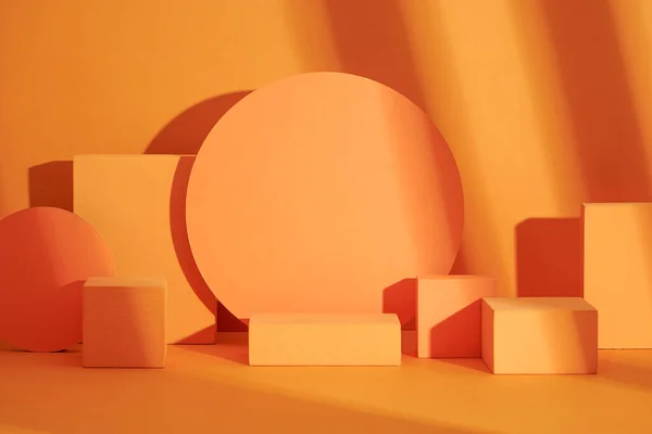 Вид Спереди Белый Оранжевый Подиум Оранжевом Фоне Рекламы Контент — стоковое фото