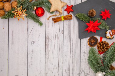 Kişisel mesaj için beyaz arkaplan ve boşluk içeren Noel kartı eklentisiName