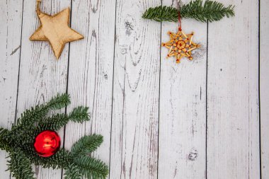 Tebrik kartı. Köknar dalıyla, yıldızıyla ve kendini dizayn edecek metnin olduğu mutlu noeller.