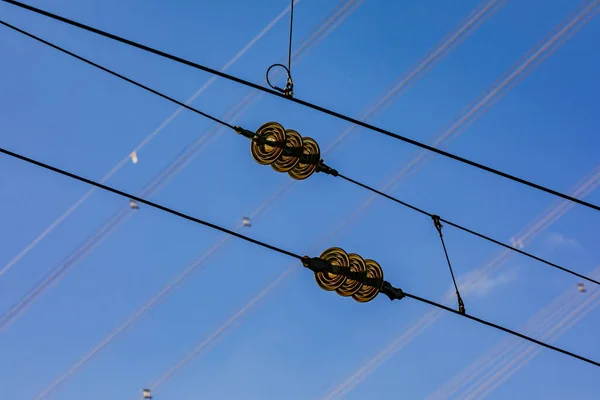 Close Cables Overhead Line Railroad Insulators Power Line Background — Stock Photo, Image