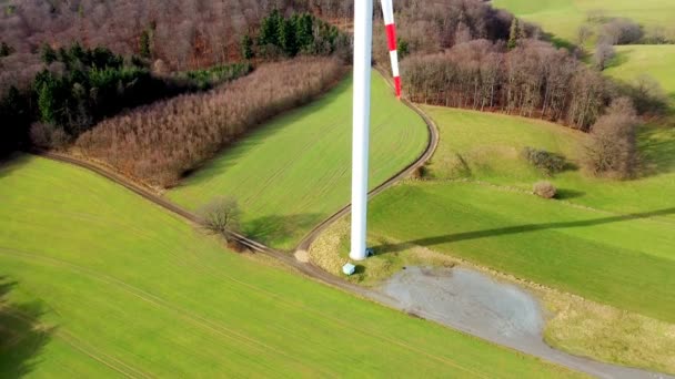 Расширить Воздушные Съемки Вращения Ветряной Турбины Выработки Электроэнергии Сельской Местности — стоковое видео