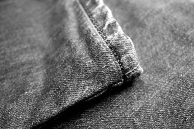 Siyah ve beyaz renkli kot pantolon desenleri. Tasarım için soyut arkaplan ve doku.