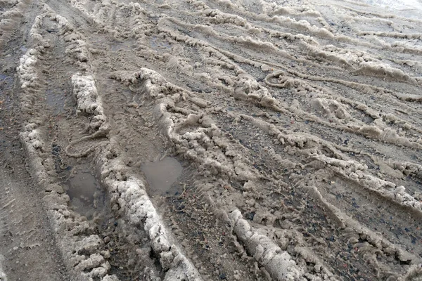 Ślady Opon Brudnej Mokrej Śnieżnej Drodze Sezonowe Tło Scena — Zdjęcie stockowe