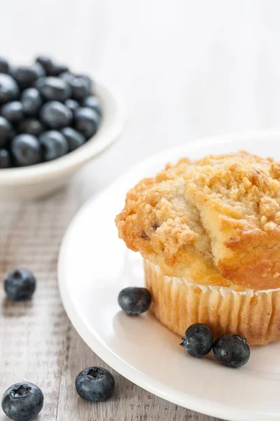 Bosbessen Muffin Ontbijt Met Kom Bosbessen Achtergrond — Stockfoto