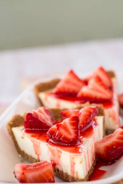 Vertical Photograph Two Slices Fresh Cheesecake Cut Strawberries Dessert — Stock Photo, Image