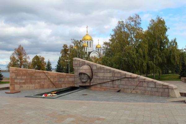 Сувора Мати Родіна Барельєф Площі Слави Самара — стокове фото