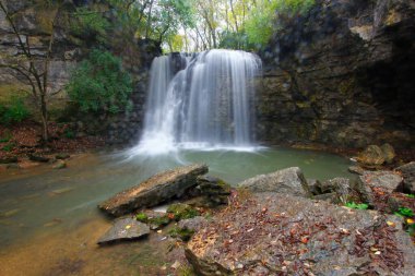 Hayden Run Falls Parkı Sonbaharda, Columbus, Ohio