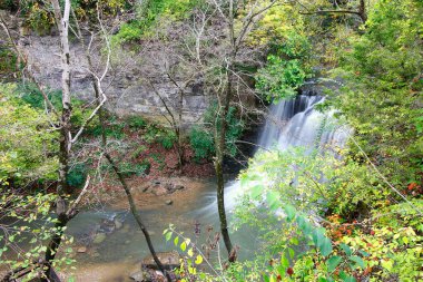 Hayden Run Falls Parkı Sonbaharda, Columbus, Ohio