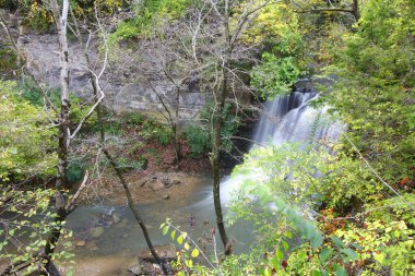 Hayden Run Falls Parkı Sonbaharda, Columbus, Ohio
