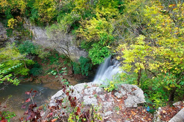 Hayden Run Falls Parkı Sonbaharda, Columbus, Ohio