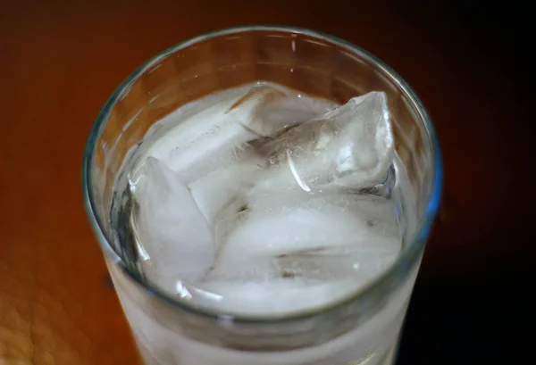 氷の水のガラス — ストック写真