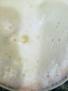 Süt Köpüğü Gösterilen Sütün Üstü