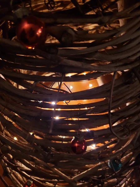 Vinha Árvore Natal Com Ornamentos Luzes — Fotografia de Stock