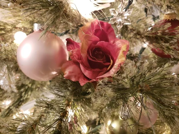 Weihnachtsschmuck Baum — Stockfoto