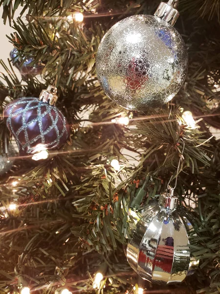 Ornamentos Natal Uma Árvore — Fotografia de Stock