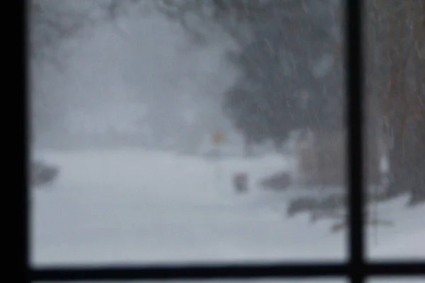 Widok Zimowej Burzy Przez Okno — Zdjęcie stockowe