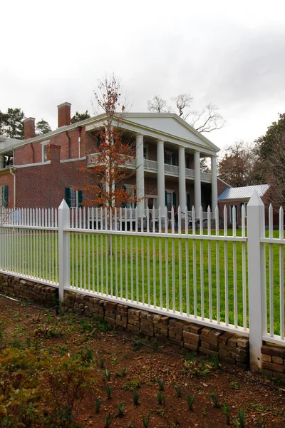 Andrew Jackson 'ın Tennessee, Nashville dışındaki Hermitage' ına bakıyor.